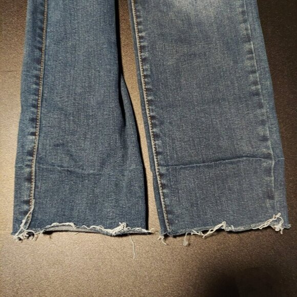 Universal Thread Distressed Skinny Jean Medium Wash Size 14/32R  Cut Bottom - Picture 16 of 16